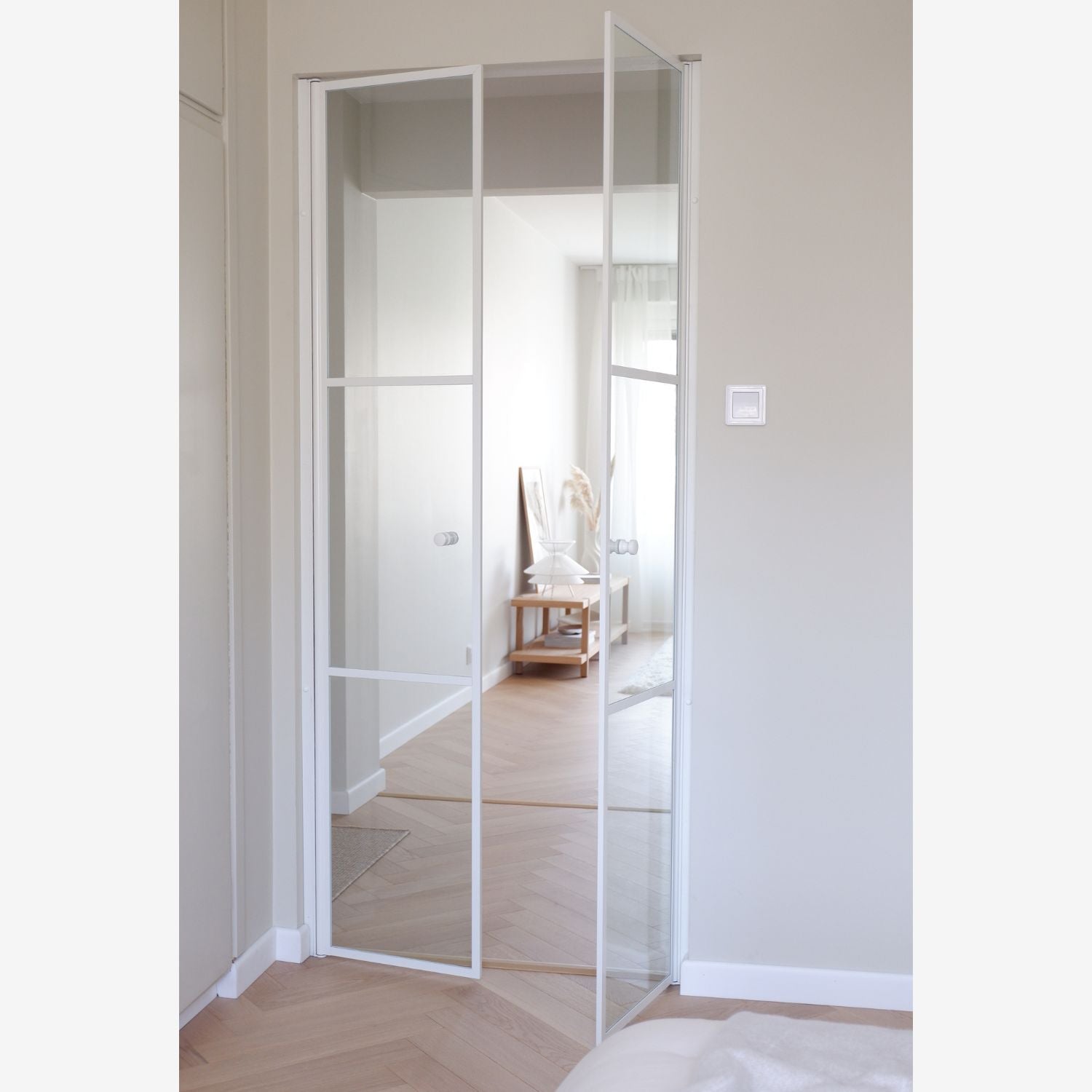 Frame Selkä – pariovi saranoilla