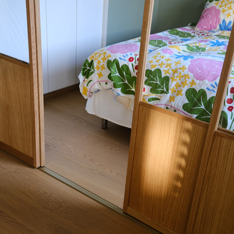Oak Collection lasiseinä liukuovilla